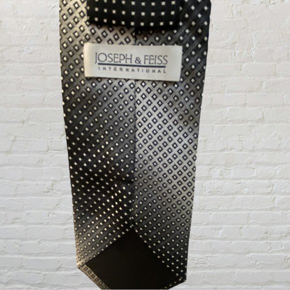 VINTAGE JOSEPH & FEISS -- Silk Necktie, Silver/Gray Ombre w/White Dots - Picture 3 of 4
